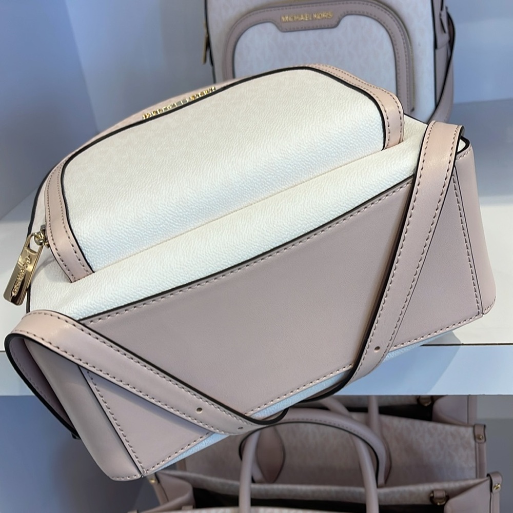 MICHAEL KORS Jaycee Medium Ombré Signature Logo Backpack
Powder Blush
NWT - Picture 9 of 15